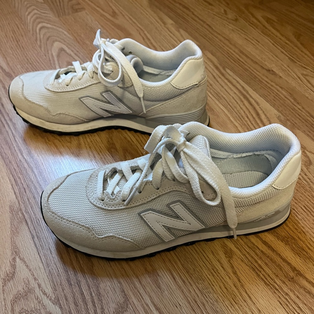 New balance women’s, only worn a few times, style just not what I wanted
